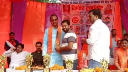 तिलहर: ढकिया तिवारी में स्वर्गीय निर्वान सिंह भदौरिया और जितेंद्र सिंह की स्मृति में क्रिकेट टूर्नामेंट का हुआ आयोजन