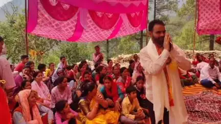 डुंडा: प्रशासक जिला पंचायत उत्तरकाशी ने विश्वा राणा देवता मंदिर की प्राण प्रतिष्ठा कार्यक्रम में की शिरकत