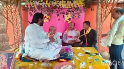 बिक्रम: उदरचक गांव में आयोजित श्री राधाकृष्ण प्राण प्रतिष्ठात्मक महायज्ञ में पहुंचे पालीगंज डीसीएलआर