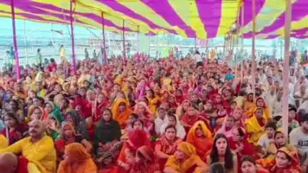 इटाढ़ी: देकुली धर्मपुरा में श्री लक्ष्मी नारायण यज्ञ के अंतिम दिन उमड़ी श्रद्धालुओं की भीड़, भंडारे के साथ हुआ संपन्न