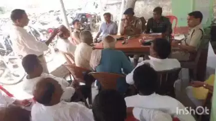 पतरघट: पतरघट थाना परिसर में भूमि विवाद को लेकर शांति समिति की बैठक हुई, मुख्यालय डीएसपी भी शामिल हुए