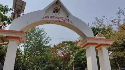 हंटरगंज: कौलेश्वरी मंदिर में मुंडन संस्कार के लिए उमड़ी श्रद्धालुओं की भीड़