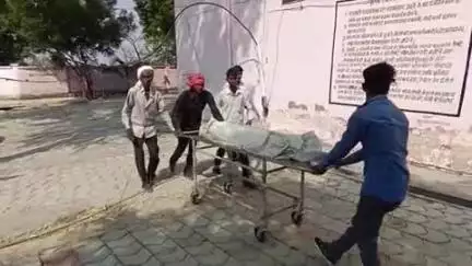 फतेहपुर: थरियांव के हसवा के समीप NH-2 में ट्रक की टक्कर से बाइक सवार महिला की हुई मौत, 2 लोग घायल, डॉ. ने 1 को किया रेफर