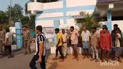 उदयपुर धरमजयगढ़: छाल पुलिस ने फरार वारंटियों पर की दबिश, 19 फरार वारंटियों को किया गिरफ्तार