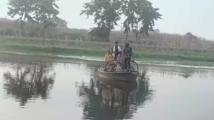 গোয়ালপোখর ২: চাকুলিয়া থানার হাজিপুর সুধানু নদীতে ব্রিজ না হওয়ায় সমস্যায় পড়েছেন কয়েকটি গ্রামের মানুষ #jansamasya