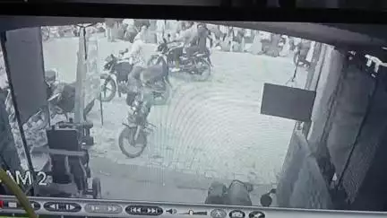 विष्णुगढ़: विष्णुगढ़ थाने के पास से बाइक चोरी, सीसीटीवी कैमरे में कैद हुई वारदात