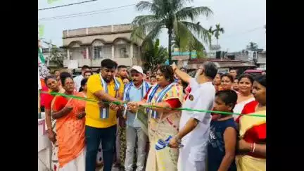 বসিরহাট ১: বসিরহাট পৌরসভার নয় নম্বর ওয়ার্ড কংক্রিট ঢালাই রাস্তা ও ড্রেনের শুভ উদ্বোধন হলো, উপস্থিত বিধায়ক