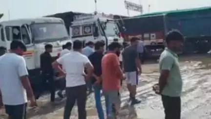रेवाड़ी: रेवाड़ी में सीएम फ्लाइंग का ओवरलोड वाहनों पर छापा, ₹8.73 लाख का जुर्माना, 14 चालान और 73 डंपर पकड़े