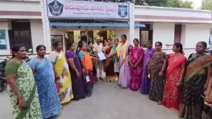 రాజధానిపై అనుచితవ్యాఖ్యలు చేసిన ఇరువురు జర్నలిస్టులపై చర్యలు తీసుకోవాలి, తిరువూరులో పోలీసులకు ఫిర్యాదు చేసిన కూటమిమహిళలు
