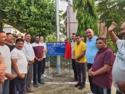 रुद्रपुर: रुद्रपुर विधायक शिव अरोरा ने विजयलक्ष्मी एंक्लेव में विधायक निधि से स्वीकृत हाईमार्क्स लाइट का किया लोकार्पण
