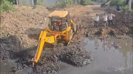 ઝાલોદ: નગરપાલિકા દ્વારા મુવાડા રામદેવજી મંદિર પાછળ નવીન પુલની કામગીરી હાથ ધરવામાં આવી