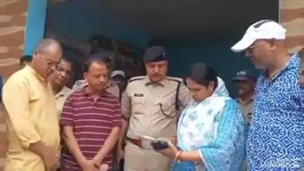सतपुली: बीती रात हुई सुमन देवरानी हत्या मामले को लेकर स्थानीय लोगों ने एसडीएम लैंसडाउन शालिनी मौर्य को सौंपा ज्ञापन