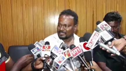 ತುಮಕೂರು: 'ಸರ್ಕಾರ ₹25 ಲಕ್ಷ ರೂ. ಚೆಕ್ ಕೊಟ್ಟರೆ ನನ್ನ ಮಗ ಬದುಕಿ ಬರುತ್ತಾನಾ: ನಗರದಲ್ಲಿ ಮೃತ ಮನೋಜ್ ತಂದೆ ದೇವರಾಜ್