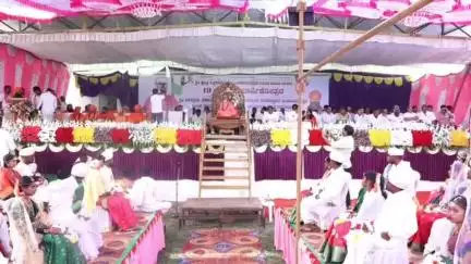 ಕೊರಟಗೆರೆ: ಪಟ್ಟಣದ ರಂಭಾಪುರಿ ಶಾಖಾ ಮಠದಲ್ಲಿ 19ನೇ ವಾರ್ಷಿಕೋತ್ಸವ, ಸಾಮೂಹಿಕ ವಿವಾಹದಲ್ಲಿ ಒಂದಾದ 15 ಜೋಡಿ