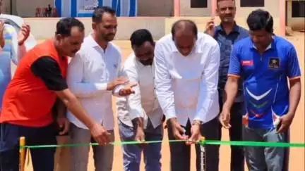 ಕೊಪ್ಪಳ: ನಗರದಲ್ಲಿ ತಾಲ್ಲೂಕು ಮಟ್ಟದ ಭಾರತ್ ಟ್ರೋಫಿ ಕ್ರಿಕೆಟ್ ಪಂದ್ಯಾವಳಿಗೆ ಸಂಸದ ರಾಜಶೇಖರ್ ಹಿಟ್ನಾಳ ಚಾಲನೆ