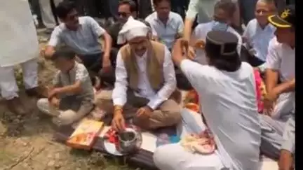 जोगिंदर नगर: प्रदेश कांग्रेस सचिव जीवन ठाकुर ने बट-धार और मनारु सड़क का किया उद्घाटन
