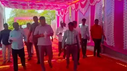 కొత్తచెరువు మండల కేంద్రంలో షైనింగ్ స్టార్‌ కార్యక్రమ ఏర్పాట్లను పరిశీలించిన కలెక్టర్ చేతన్