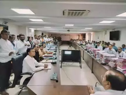 મહેસાણા જિલ્લા કલેક્ટર કચેરી ખાતે દાખલ થયેલ આર. ટી. એસ. કેસોને લઈ સુનવણી યોજાઈ