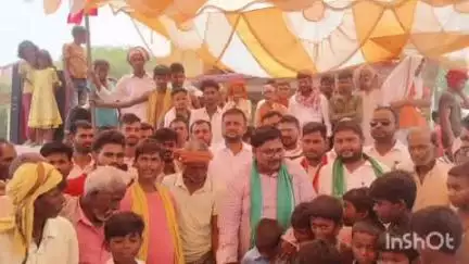 बड़हरा: कचहरी टोला गांव स्थित काली मंदिर पर आरा सांसद जन संवाद कार्यक्रम में हुए शामिल