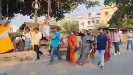 दरभंगा: बीजेपी कार्यकर्ता पर लाठीचार्ज के विरोध में दरभंगा सदर के SDPO और SDO के खिलाफ बीजेपी कार्यकर्ताओं ने किया पुतला दहन
