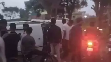 हज़ारीबाग: मुफस्सिल थाना क्षेत्र के मेरु में दो चार पहिया वाहनों की भीषण टक्कर