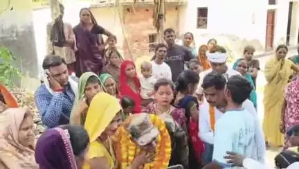 सगड़ी: चुनुगपार जीयनपुर में आर्मी जवान का लोगों ने ढोल नगाड़ों के साथ जोरदार स्वागत किया, देशभक्ति का दिया गया संदेश