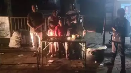 कुरई: सिवनी जिला अस्पताल में सामाजिक संगठनों द्वारा मरीजों और परिजनों को मुफ्त भोजन वितरित