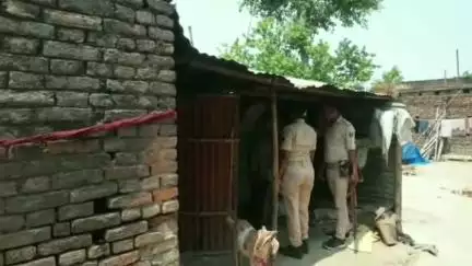बेतिया: सिसवा सरैया से 5 लीटर देसी शराब के साथ महिला तस्कर गिरफ्तार, ड्रोन से हुई गिरफ्तारी