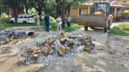 मधुबनी: देवधा थाना परिसर में जब्त शराब का किया गया विनष्टीकरण