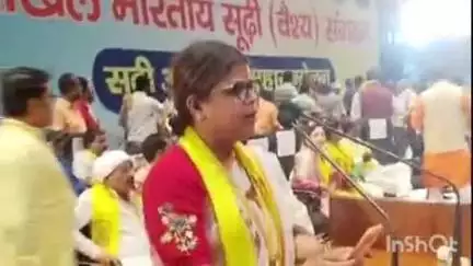 आरा: पटना में आयोजित सूढ़ी (वैश्य) अधिकार सम्मेलन में शामिल हुए आरा की मेयर व भोजपुर से हजारों लोग