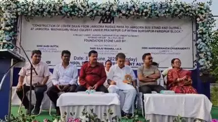 ফরিদপুর দুর্গাপুর: একই দিনে ফরিদপুর ব্লকে  দুটি কাজের শিলান্যাস করলেন বিধায়ক ও ADDA চেয়ারম্যান #jansamasya