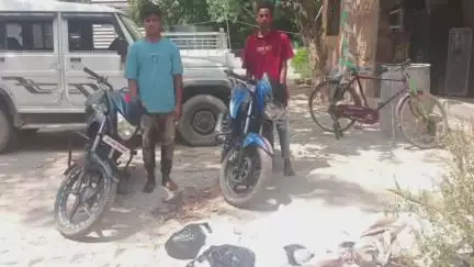 अकबरपुर: चोरी की बाइक से शराब परिवहन कर रहे 2 युवकों को 210 लीटर देशी शराब के साथ गिरफ्तार किया गया, भेजा गया न्यायालय