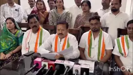 सारंगढ़-बिलाईगढ़ में युक्तियुक्तकरण को लेकर कांग्रेसियों की प्रेस कॉन्फ्रेंस, विनोद चंद्राकर ने गिनाई कमियां