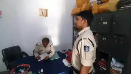भिंड: गोरम गांव के पास ट्रक ने बाइक को टक्कर मारी, बाइक सवार युवक घायल