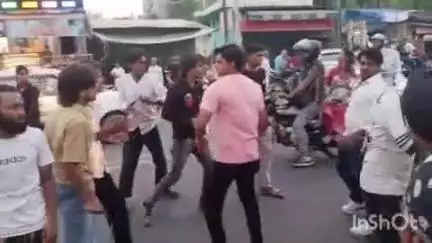 बेहट: बेहट बस स्टेण्ड पर दो गुटों के बीच हुई मारपीट, वीडियो हुआ वायरल