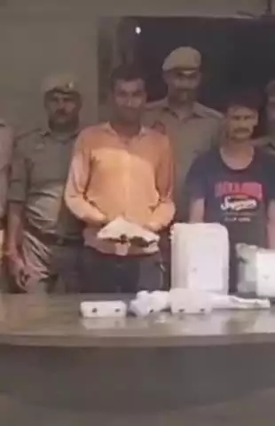 फतेेहपुर: स्वाट टीम और बड्डूपुर पुलिस ने दो अंतरजनपदीय चोरों को किया गिरफ्तार, चोरी का माल, अवैध हथियार और कार बरामद