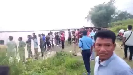 ময়নাগুড়ি: জলঢাকা নদীতে সাত বন্ধু মিলে স্নান করতে নেমে নিখোঁজ এক বন্ধু, আমগুড়ি গ্রাম পঞ্চায়েতের  বেদগাড়া রেলব্রিজ সংলগ্ন এলাকায়