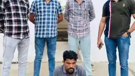 ગરબાડા: જેસાવાડા પોલીસે  ગુજરાત રાજ્યના 14 ગુનામાં નાસતા ફરતા આરોપીને ખજુરીયા ગામે ઝડપી પાડી જેલ ભેગો કર્યો