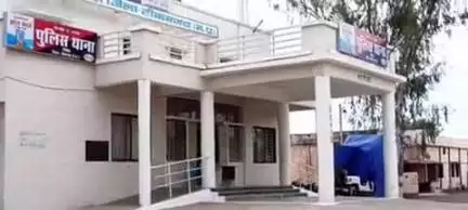जतारा: नौकरी का झांसा देकर युवती से वन विभाग के बाबू व पत्थर व्यापारी ने किया सामूहिक बलात्कार, मामला दर्ज, आरोपी फरार