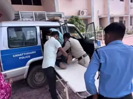 कवर्धा: कान्हाभैरा में पेड़ पर चढ़कर जाम तोड़ना युवक को पड़ा महंगा, गिरने से गंभीर रूप से घायल, अस्पताल में भर्ती