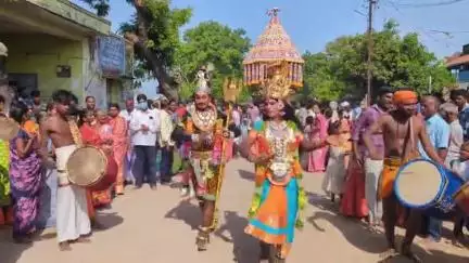 உளுந்தூர்பேட்டை: உளுந்தாண்டவர் கோயில் பகுதியில் அமைந்துள்ள 2000 ஆண்டுகள் பழமை வாய்ந்த ஸ்ரீ மாஷாபுரீஸ்வரர் கோயில் தேரோட்டம்