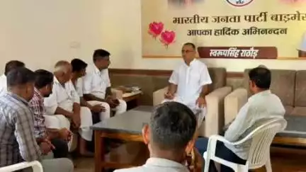 बाड़मेर: बाड़मेर के भाजपा के पूर्व जिलाध्यक्ष स्वरूप सिंह ने गांधीनगर में की जनसुनवाई, बड़ी संख्या में आमजन रहे उपस्थित