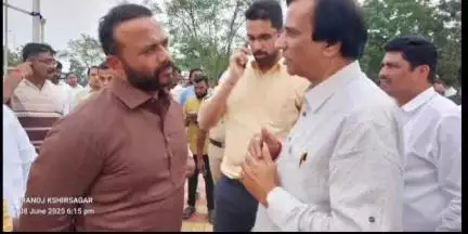 उत्तर सोलापूर: विमानतळावर विमानसेवा शुभारंभ कार्यक्रम स्थळाची पालकमंत्री जयकुमार गोरे यांनी केली पाहणी...
