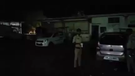 जबेरा: थाना प्रभारी विकास सिंह चौहान ने बस स्टैंड पर की चालानी कार्रवाई