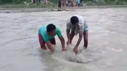 বাক্সা: চৰকাৰী বঞ্চনাৰ বলি বাক্সাৰ ভাৰত-ভূটান সীমান্তৰ সুৱণখাটাৰ কৃষক ৰাইজ, নদীত বান্ধ দি কৃষকৰ কৃষিকাৰ্য
