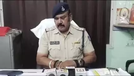 महिदपुर: महिदपुर में शिप्रा नदी के पास आयशर और डम्फर की हुई भिड़ंत