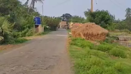 ময়না: দেখালি গ্রাম পঞ্চায়েতে মহিলাকে মারধর করে ভেঙে দেওয়া হল বাড়ি, থানায় অভিযোগ দায়ের হলেও অভিযুক্তরা অধরা