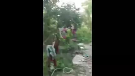 बेल्थरा रोड: बभनौली गांव में विवादित दीवार को लेकर दो पक्षों में हिंसक मारपीट, महिलाओं ने भी चलाई लाठी और एक-दूसरे को बाल पकड़कर पटका