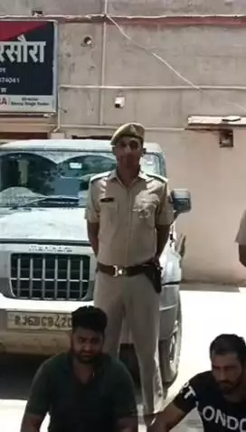 बानसूर: हरसोरा थाना पुलिस की टीम ने कार्रवाई करते हुए पेट्रोल पंप डकैती की योजना बनाते दो शातिर बदमाशों को किया गिरफ्तार
