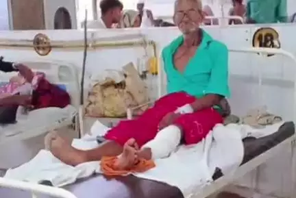 खागा: गाजीपुर के मवइया के समीप खेत जा रहे किसान पर बदरों ने किया हमला, गंभीर रूप से घायल, डॉ. ने किया रेफर